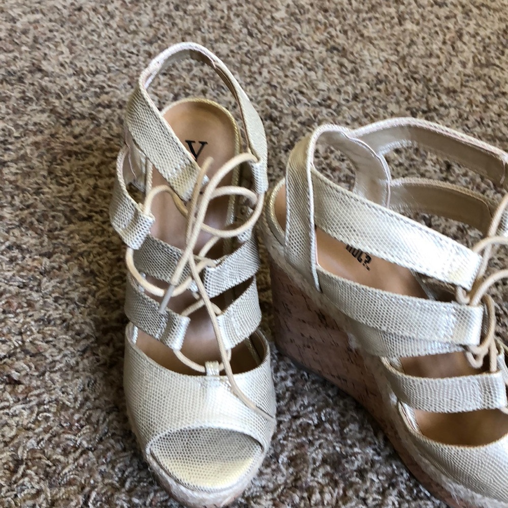 Shoes - Picture 3 of 4